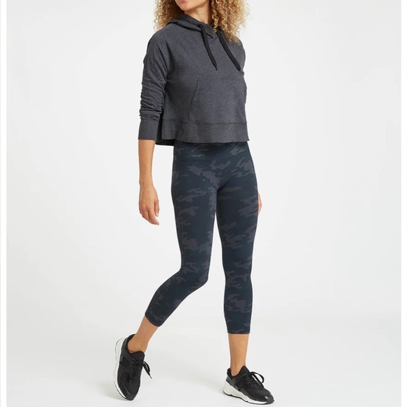 Spanx Look at Me Now Seamless Cropped Leggings Black Gray Camo Size Small - Picture 11 of 14